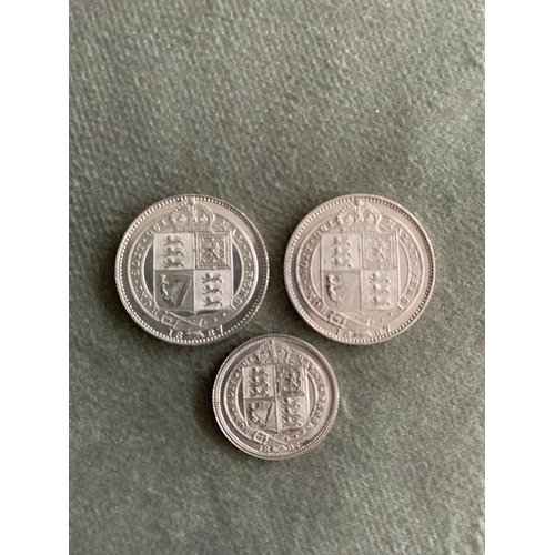 78 - 3 x 1887 Jubilee Head silver shillings in very good condition. 2 are 22mm across and 5.67 grams each... 