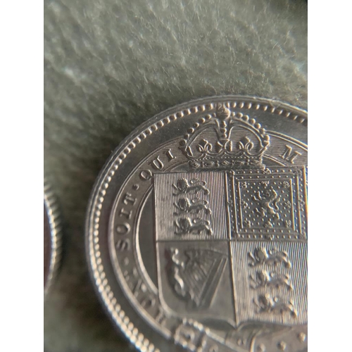 78 - 3 x 1887 Jubilee Head silver shillings in very good condition. 2 are 22mm across and 5.67 grams each... 