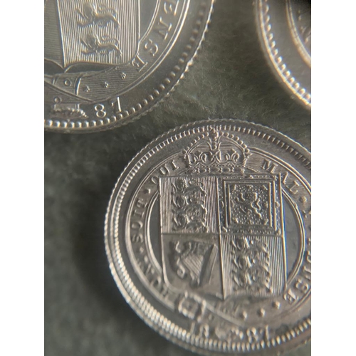 78 - 3 x 1887 Jubilee Head silver shillings in very good condition. 2 are 22mm across and 5.67 grams each... 