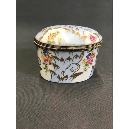 172 - Porcelain box with lid 