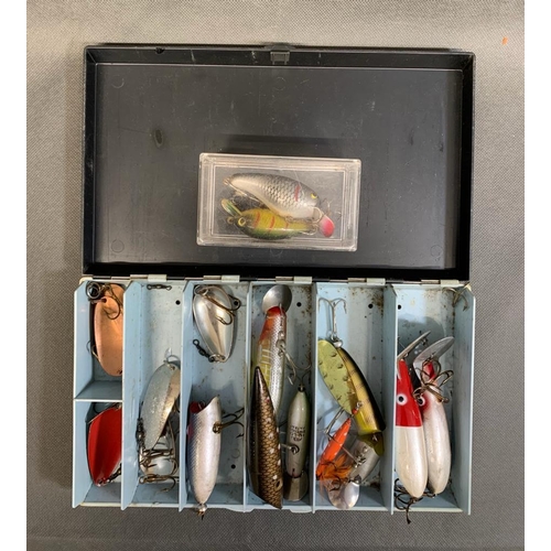 131 - Lures, 16 in total by Abu and others, plugs (including Hi-lo and hi-fo)

fishing lures