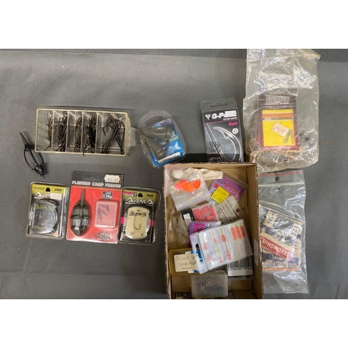 137 - Barbless hooks and barbed (Fox Arm) feeders etc plus G-point hooks, elastics etc