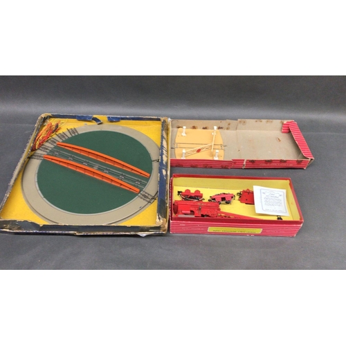 292 - Hand operated turntable, boxed, boxed breakdown crane