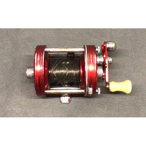 30 - ABU Ambassadeur 6000 multiplier fishing reel  finished in scarlet with 1 agate handle. Early 4 screw... 