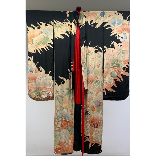 452 - A completely handmade antique Japanese kimono in crepe silk. All seams and linings joined by hand, p... 