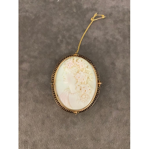 10 - A beautiful white and pink coral antique cameo set in 9ct gold 24 grams