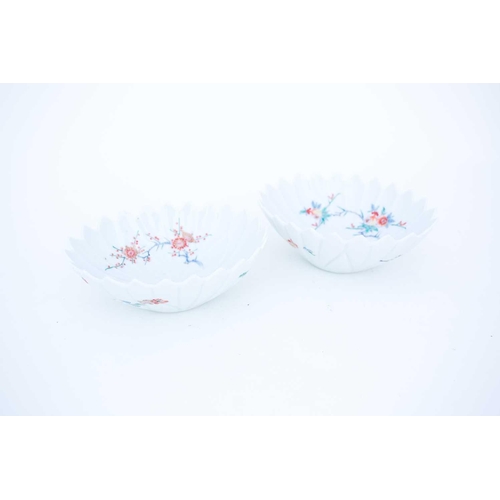 233 - A pair of Kakiemon deep dishes, circa 1750, ‘柿右卫门’深碟一对，大约1750年 each formed of fluted petals, painted... 