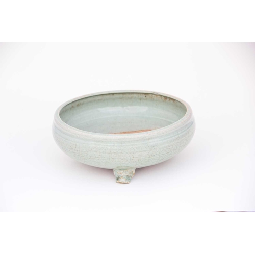 249 - A Chinese celadon bowl, 14th/15th century, 中国，青瓷大碗一件，14/15世纪 with incurved rim above a body engraved... 