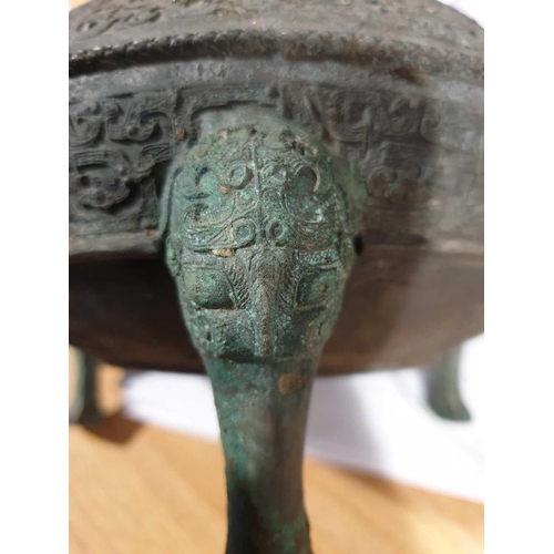 253 - A Chinese bronze Xian, Han Dynasty, 中国，青铜甗一件，汉代 the upper section with a fixed dished plate, the int... 