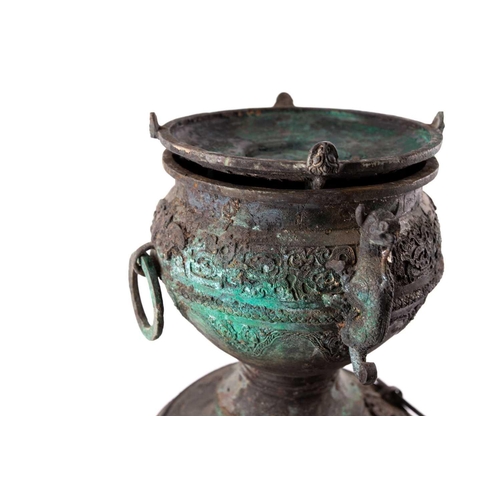 253 - A Chinese bronze Xian, Han Dynasty, 中国，青铜甗一件，汉代 the upper section with a fixed dished plate, the int... 