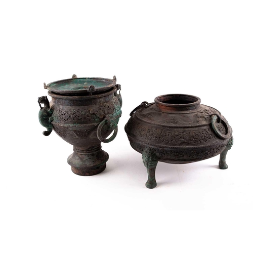 253 - A Chinese bronze Xian, Han Dynasty, 中国，青铜甗一件，汉代 the upper section with a fixed dished plate, the int... 