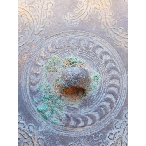 254 - A Chinese bronze mirror, Tang, 中国，铜镜一个，唐代 the six lobes enclosing relief tendrils and with three cha... 