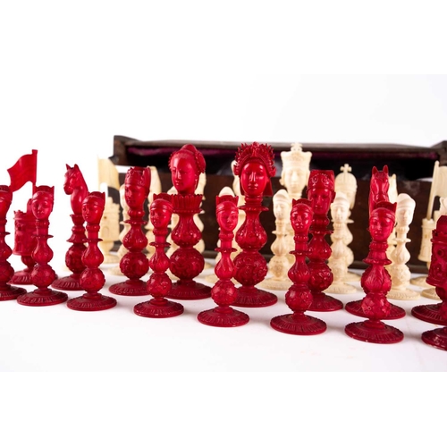 302 - A rare Chinese Canton carved natural and stained ivory figural chess set, 19th century, 中国，广雕天然及染色象牙... 