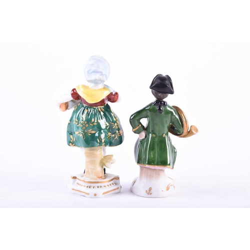 393 - An 18th century Chelsea Porcelain miniature scent bottle, modelled as a man in a tricorn hat with a ... 