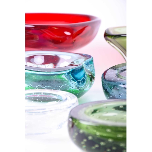 408 - A collection of mid-20th century art glass, to include bowls, ashtrays and paperweights, the largest... 