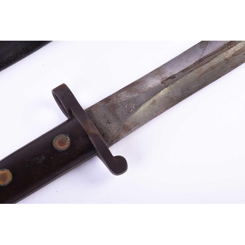 429 - A British 1888 pattern Lee Metford bayonet, the ricasso stamped with a crown above VR, 11, '00, EFD,... 