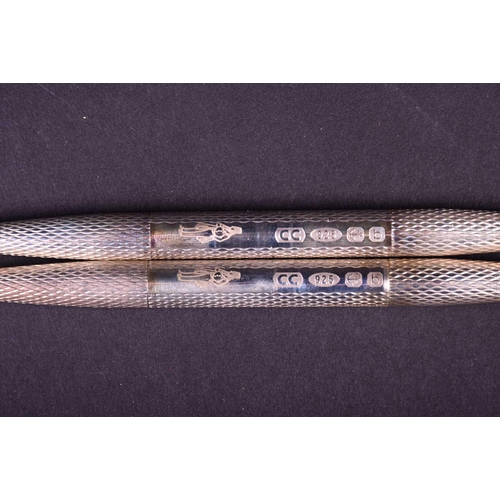 478 - A pair of silver double ended ballpoint pens, makers initials CC, Birmingham 2001, in presentation c... 