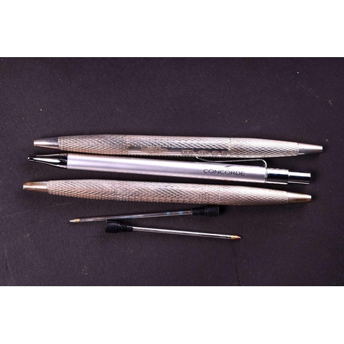 478 - A pair of silver double ended ballpoint pens, makers initials CC, Birmingham 2001, in presentation c... 