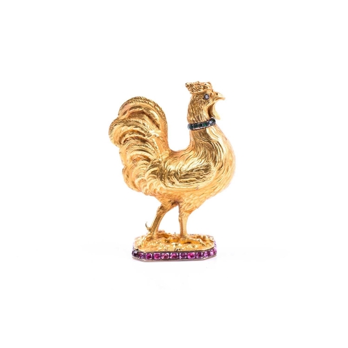 526 - An unusual novelty yellow metal and gemstone set snuff bottle in the form of a cockerel, with carved... 