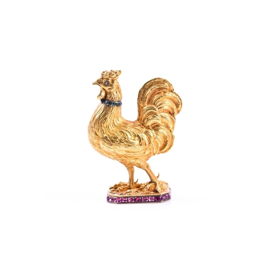 526 - An unusual novelty yellow metal and gemstone set snuff bottle in the form of a cockerel, with carved... 