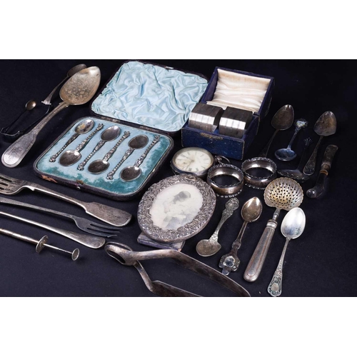 548 - A collection of mixed silver, silver plate and white metal items, to include napkin rings, cased tea... 