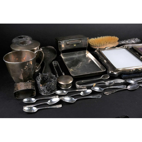 561 - A mixed collection of silver and white metal items, to include dressing table pieces, photograph fra... 