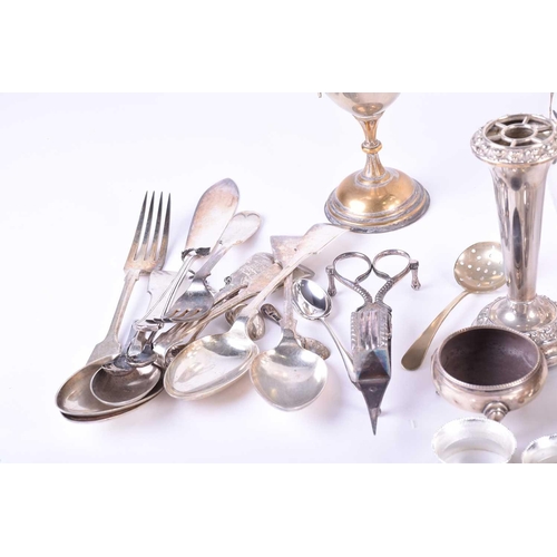 577 - A collection of silver plated items, to include a cocktail shaker, spirit kettle on stand, egg set o... 