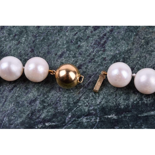 622 - A freshwater pearl necklace, comprised of round white freshwater pearls, approximately 12-14 mm diam... 