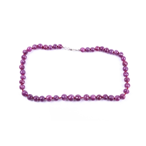 645 - A ruby bead necklace, comprised of graduated faceted corundum beads, approximately 44 cm long, faste... 