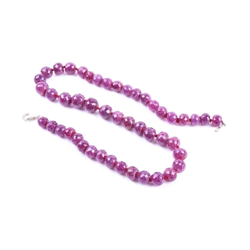 645 - A ruby bead necklace, comprised of graduated faceted corundum beads, approximately 44 cm long, faste... 