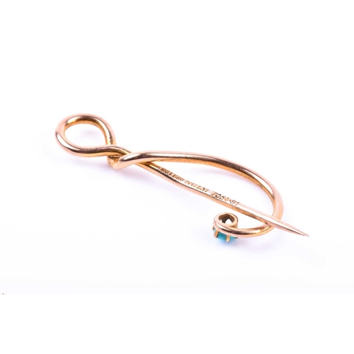 650 - A 9ct yellow gold Murrle Bennett pin, in the form of a stylised treble clef, patent number to verso,... 