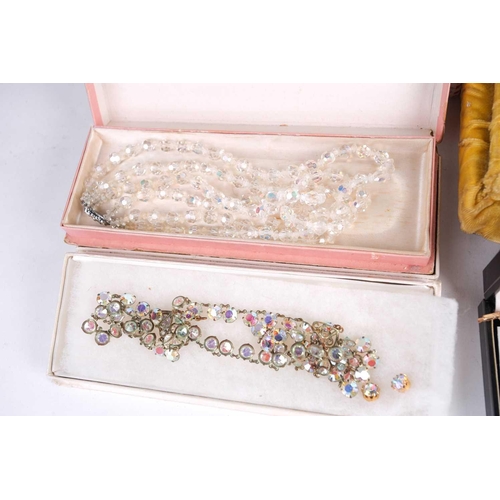 123 - A box of various costume jewellery items, to include gilt metal items, beaded necklaces, bracelets, ... 