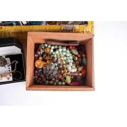 123 - A box of various costume jewellery items, to include gilt metal items, beaded necklaces, bracelets, ... 