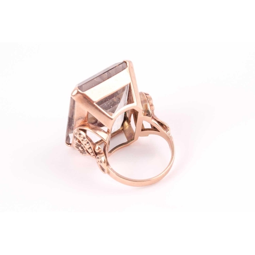 181 - A 9ct yellow gold and smoky quartz cocktail ring, set with a large rectangular-cut quartz 2.4 x 1.8 ... 