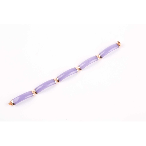 23 - A yellow metal and purple jade segmented bracelet, the clasp marked 14K, approximately 18 cm long, t... 