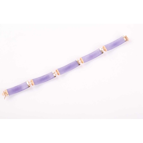 23 - A yellow metal and purple jade segmented bracelet, the clasp marked 14K, approximately 18 cm long, t... 