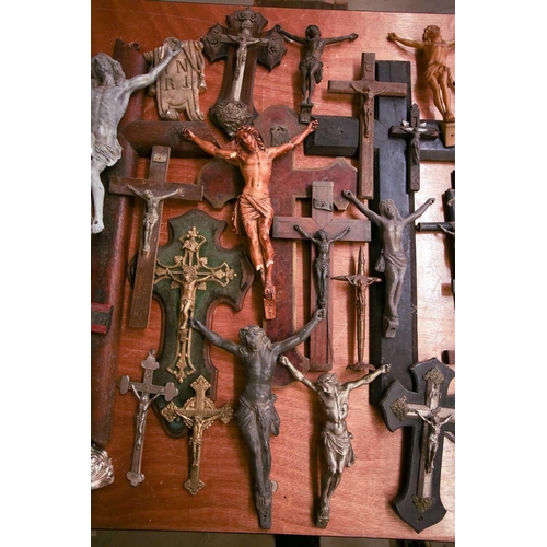 27 - A collection of small-sized antique crucifixes, predominately 19th century European or British. To i... 