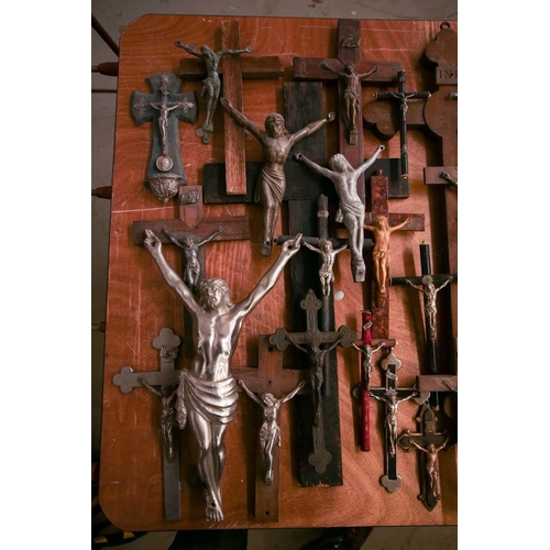 27 - A collection of small-sized antique crucifixes, predominately 19th century European or British. To i... 