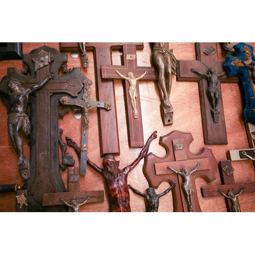 27 - A collection of small-sized antique crucifixes, predominately 19th century European or British. To i... 