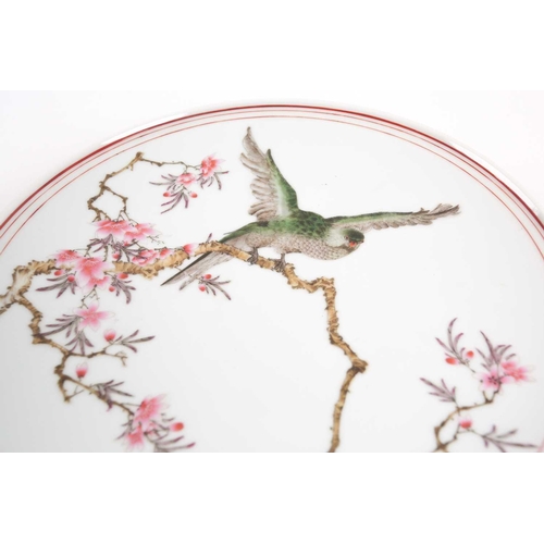 106 - A good Chinese porcelain plate, Republic period or later, finely painted with a green parakeet aligh... 