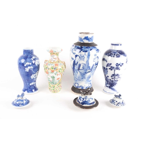 141 - A collection of four Chinese porcelain vases and vases and covers. Late Qing dynasty and later.To in... 