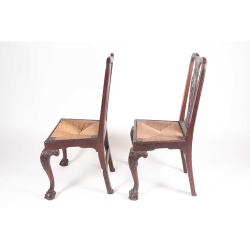 180 - A pair of 18th century American, Pennsylvanian 'Queen Anne' walnut side chairs, the splats pierced a... 