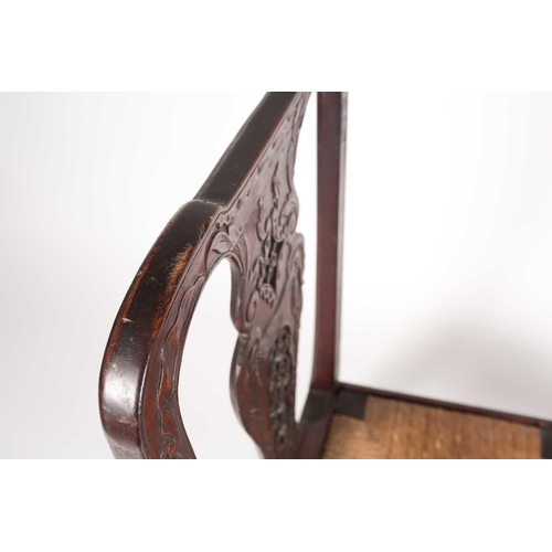 180 - A pair of 18th century American, Pennsylvanian 'Queen Anne' walnut side chairs, the splats pierced a... 