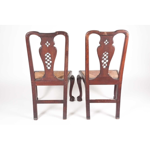 180 - A pair of 18th century American, Pennsylvanian 'Queen Anne' walnut side chairs, the splats pierced a... 