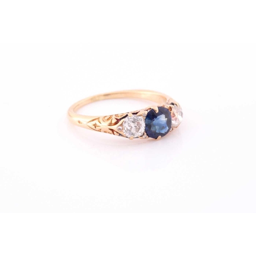 117 - A late 19th / early 20th century diamond and sapphire ring, the carved mount centred with a mixed ro... 