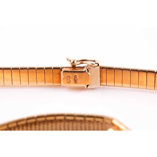 311 - An 18ct yellow gold necklet, of articulated links with brushed finish, approximately 43 cm long, app... 