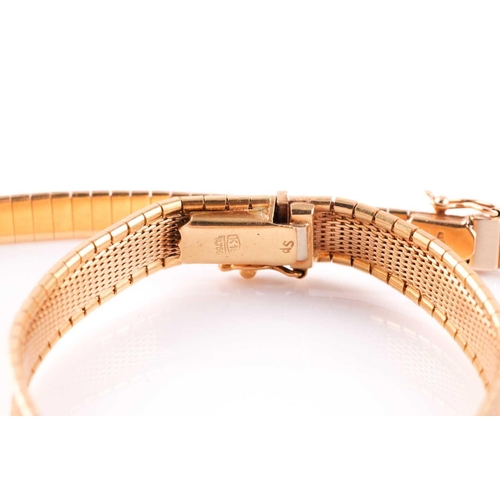 311 - An 18ct yellow gold necklet, of articulated links with brushed finish, approximately 43 cm long, app... 