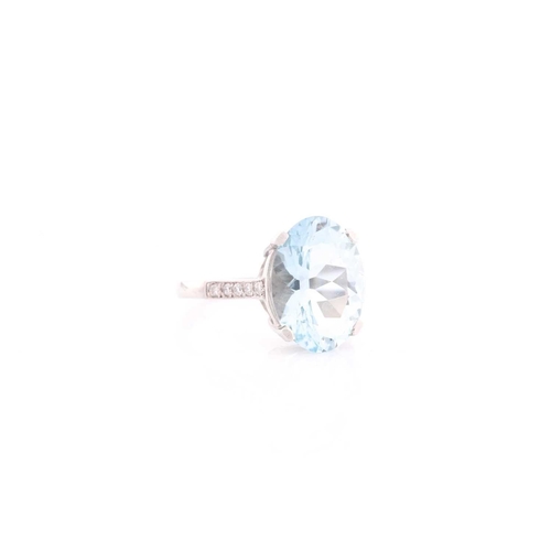 312 - A single stone aquamarine ring, the oval cut aquamarine in four claw mount above five stone eight-cu... 