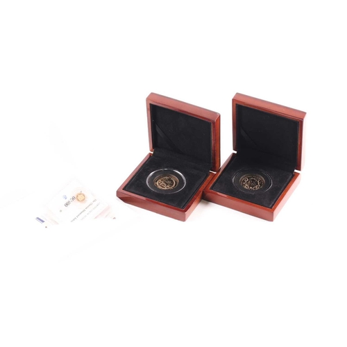 323 - Two boxed 9ct gold proof Double Crowns, commemorating the birth of Prince George (2014) and Armistic... 