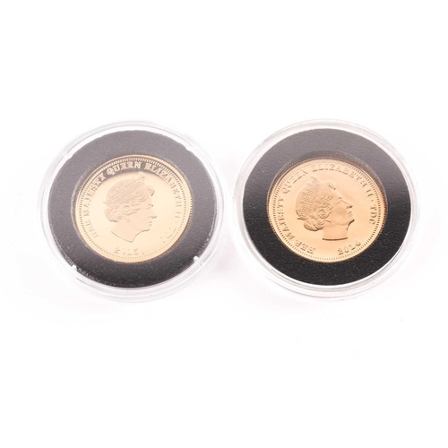 323 - Two boxed 9ct gold proof Double Crowns, commemorating the birth of Prince George (2014) and Armistic... 